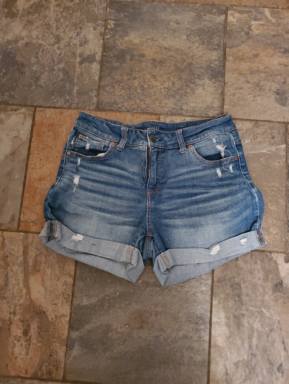 Time and Tru Distressed Rolled-Cuff Denim Shorts - Medium Blue Size 8 Preowned